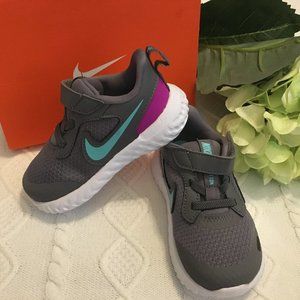 Girls' Nike Little Kid Revolution 5 Running Shoes